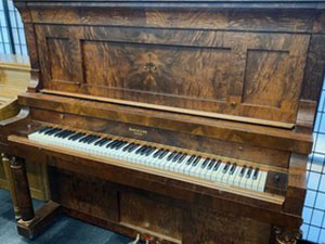 Local Des Moines piano stores in WA near 98148